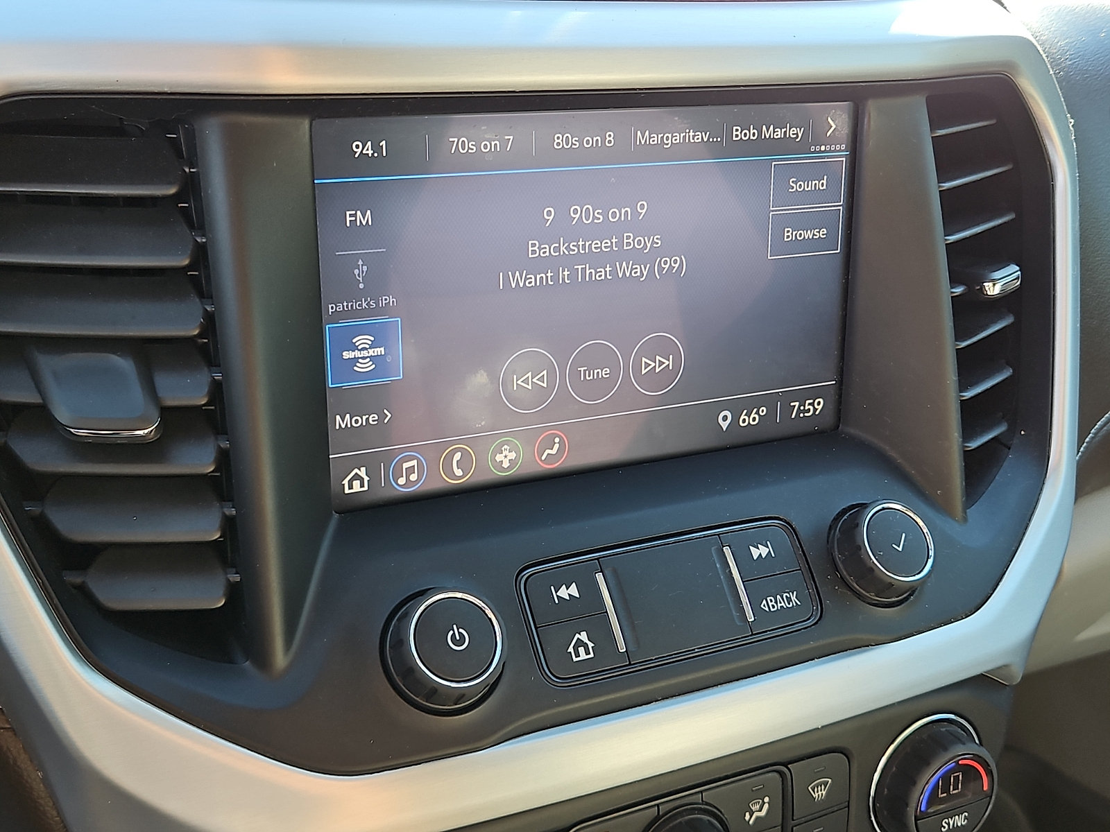 Used 2020 GMC Acadia SLE w/ Driver Convenience Package FWD image 16