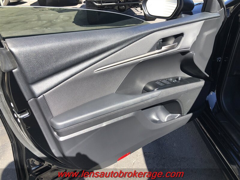 Used 2025 Toyota Camry SE w/ Convenience Package FWD image 9
