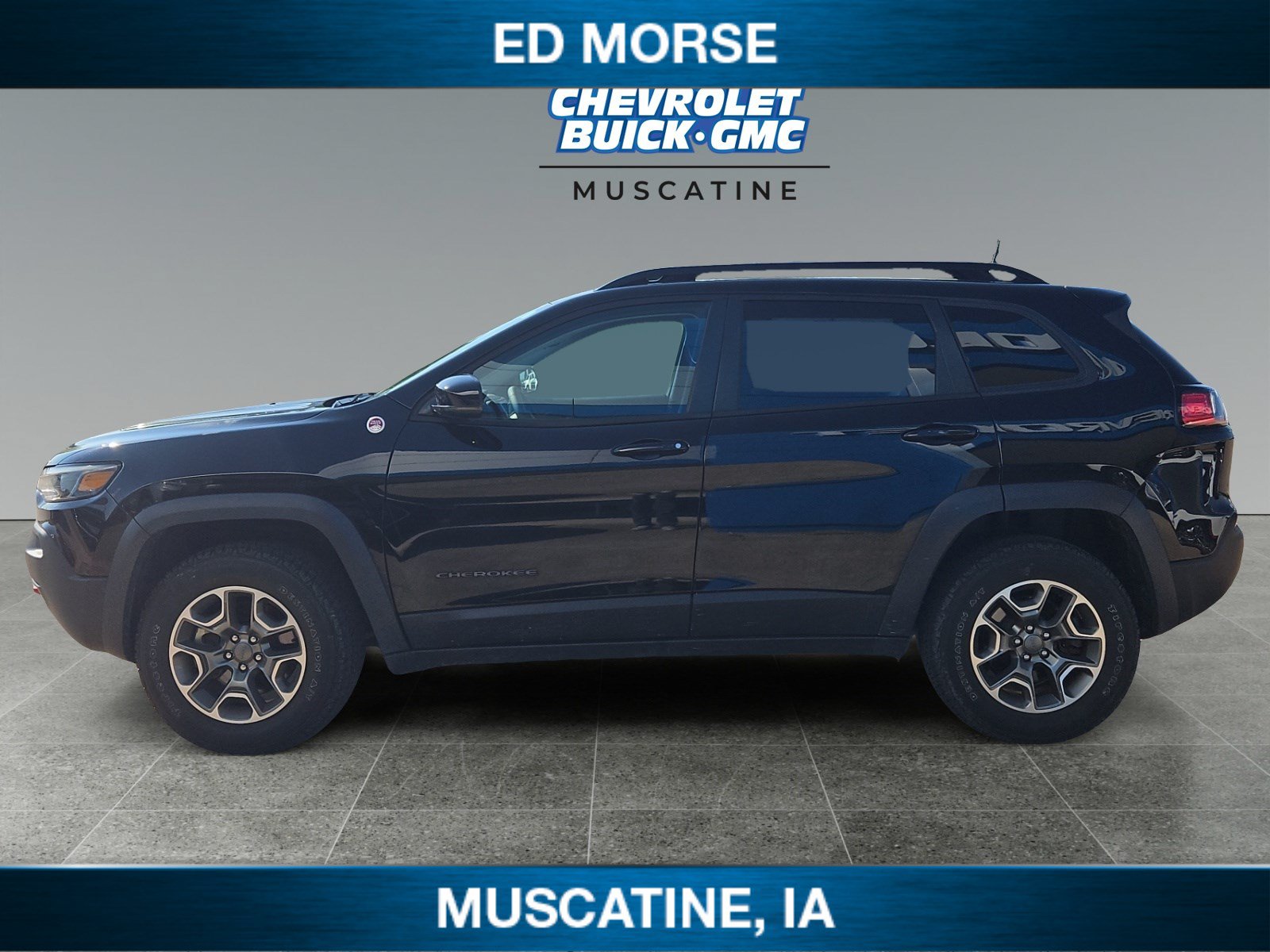 Used 2022 Jeep Cherokee Trailhawk w/ Trailer Tow Group AWD/4WD image 2