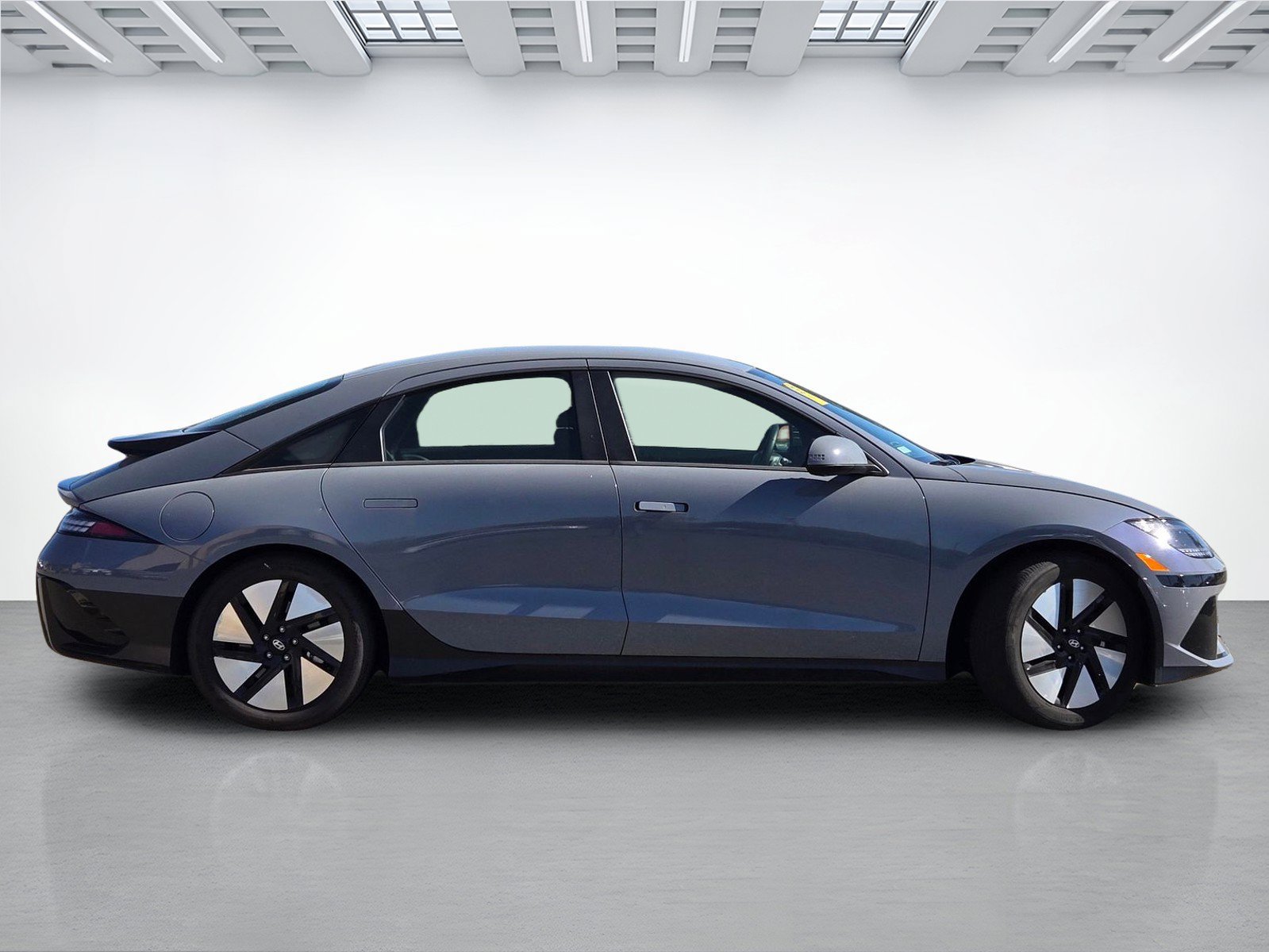 Certified 2025 Hyundai Ioniq 6 SE RWD image 3