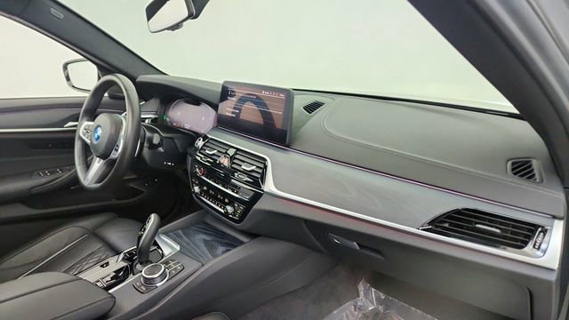 Used 2022 BMW 530e xDrive 530e iPerformance w/ Executive Package image 22