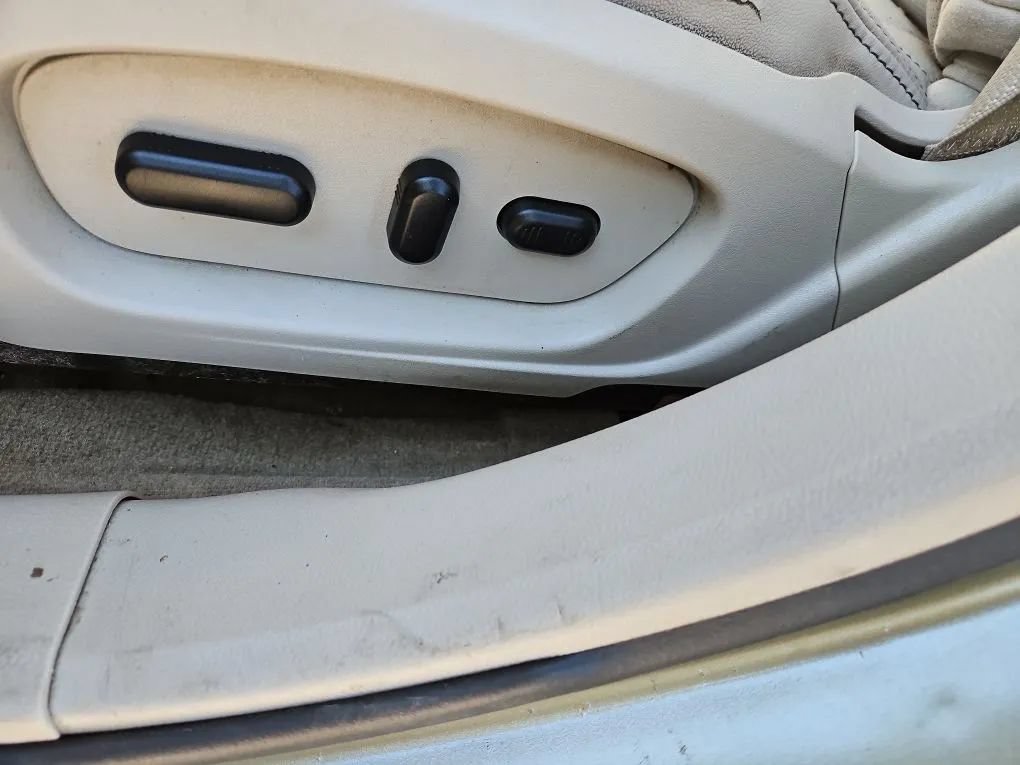 Used 2012 Ford Taurus Limited FWD image 18