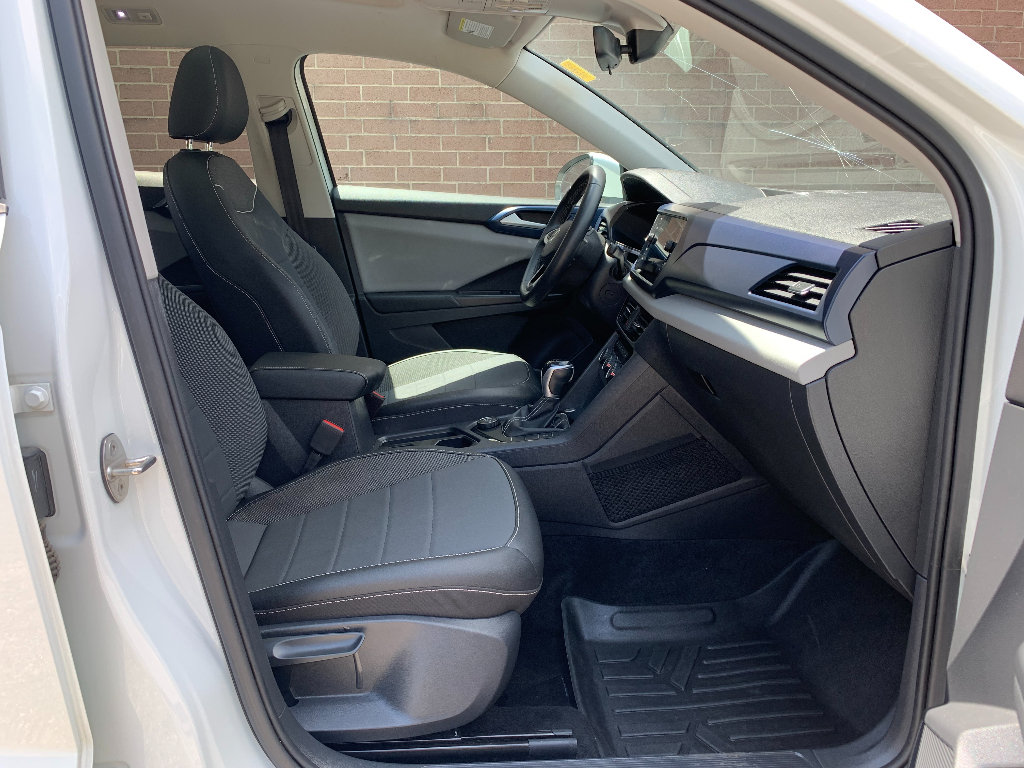 Used 2023 Volkswagen Taos SE w/ Panoramic Sunroof Package AWD/4WD image 31