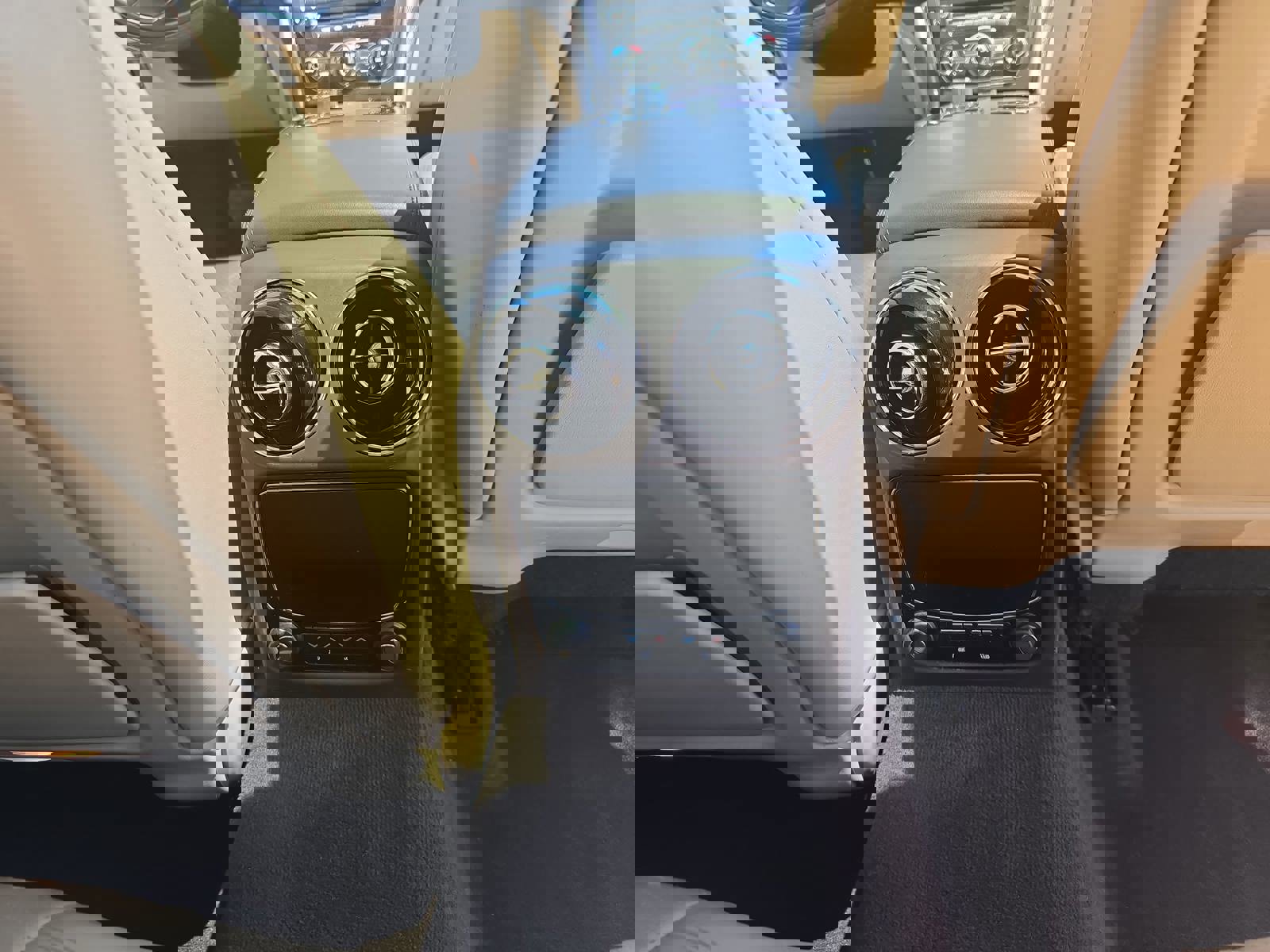 Used 2013 Jaguar XJ image 13