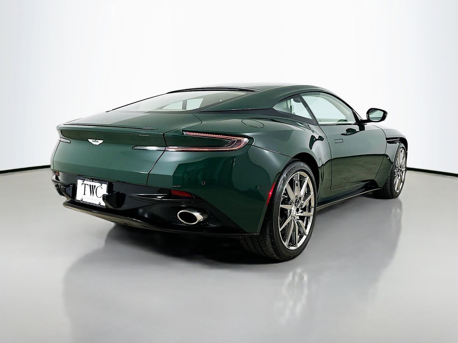 Used 2017 Aston Martin DB11 V12 RWD image 5