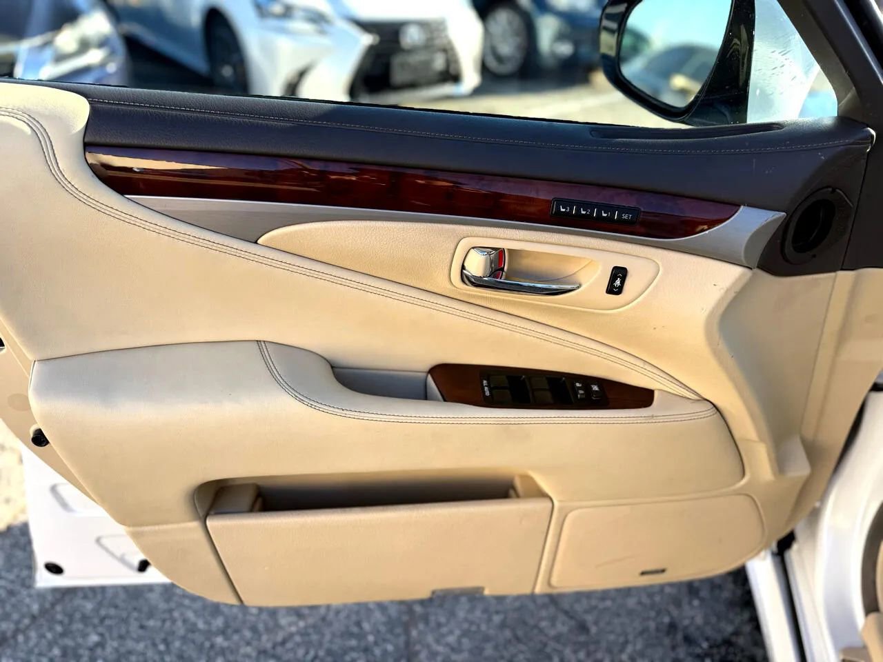 Used 2015 Lexus LS 460 w/ Comfort Package image 17