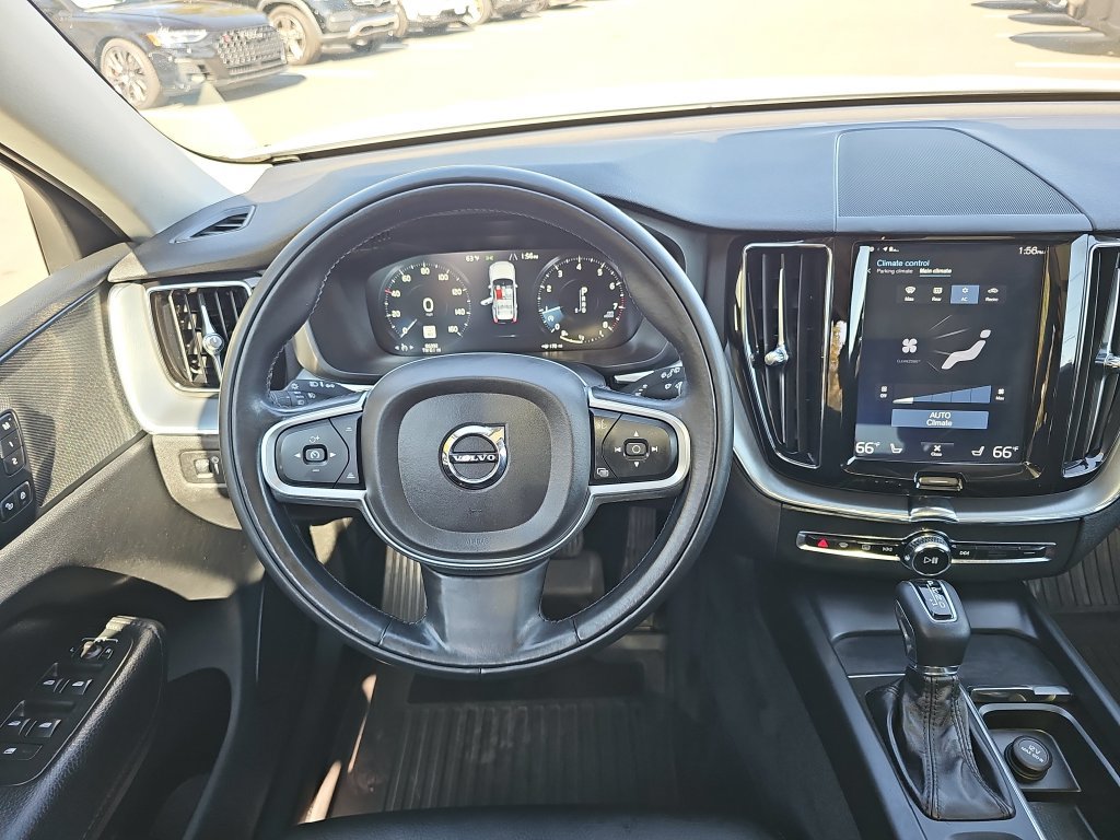 Used 2018 Volvo XC60 T5 Momentum w/ Vision Package AWD/4WD image 12