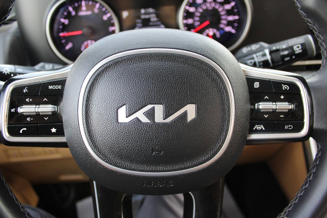 Used 2023 Kia Carnival LX image 19