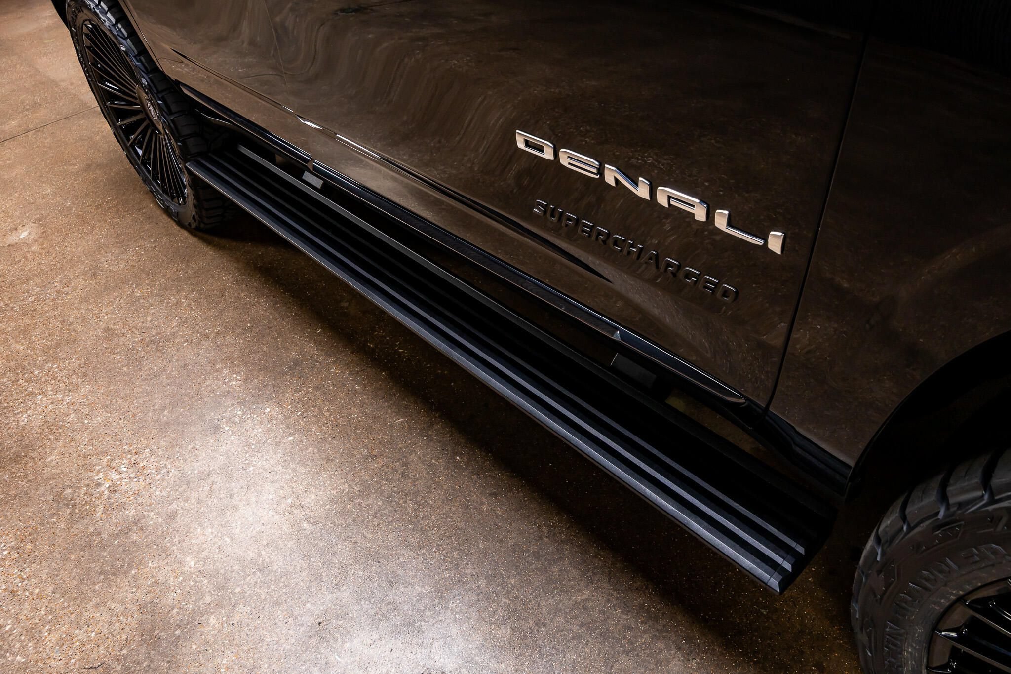 Used 2024 GMC Yukon Denali Ultimate w/ LPO, Floor Liner Package AWD/4WD image 13