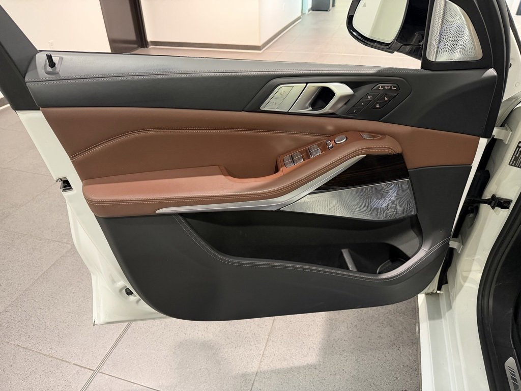 Used 2020 BMW X7 M50i image 8