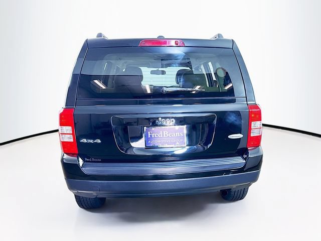 Used 2014 Jeep Patriot Latitude w/ Sun/Sound Group AWD/4WD image 7
