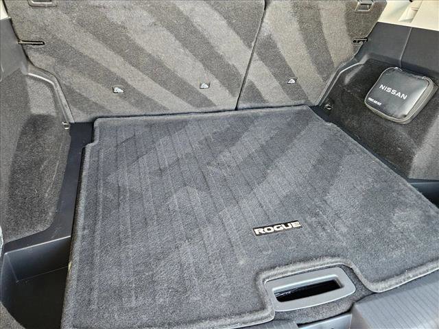 Used 2025 Nissan Rogue SV image 6