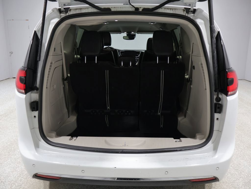 Certified 2024 Chrysler Pacifica Select image 20