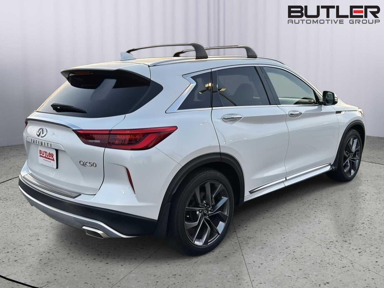 Used 2023 INFINITI QX50 Sensory w/ Accent Package FWD image 5