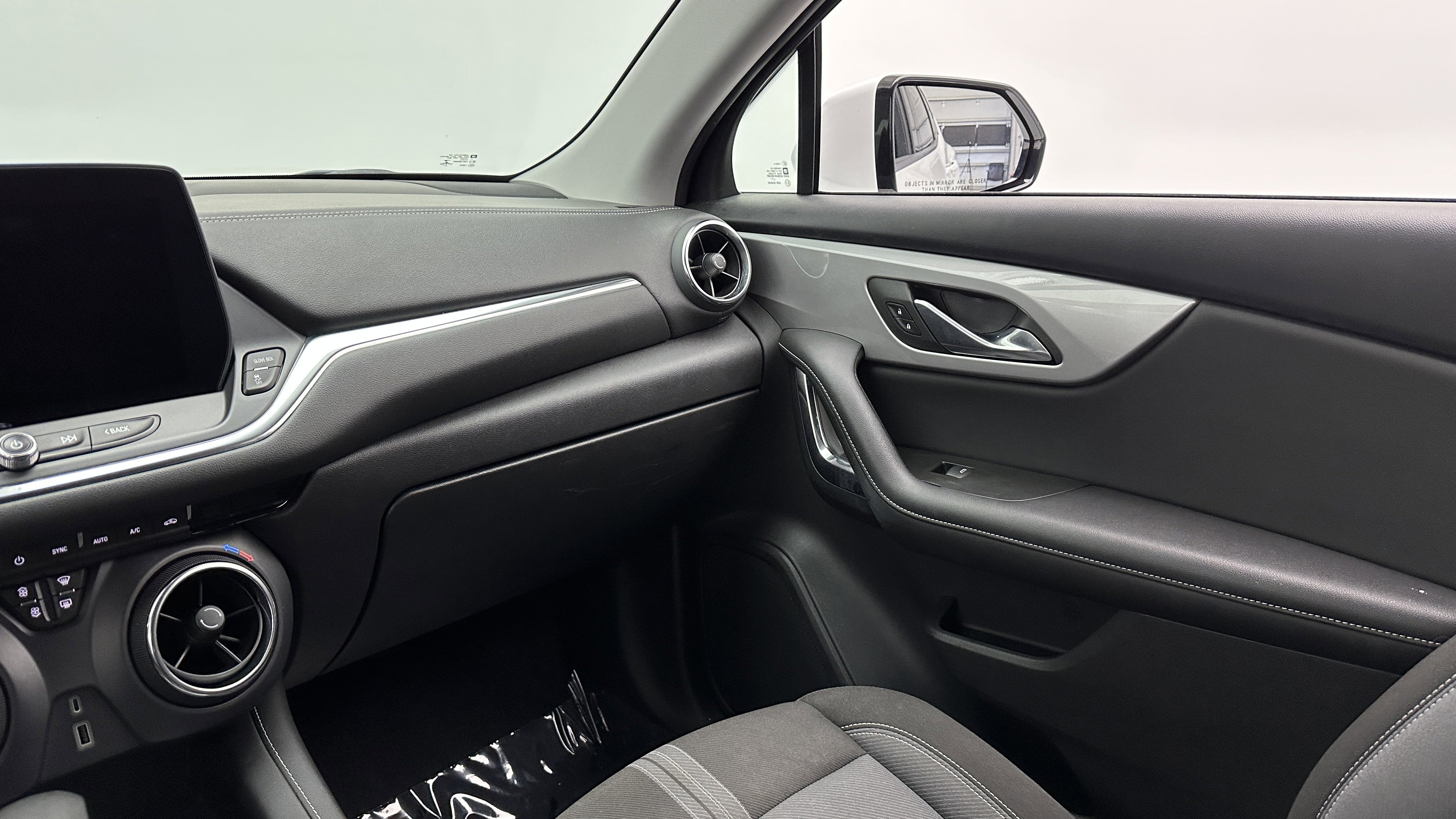 Used 2023 Chevrolet Blazer LT image 28