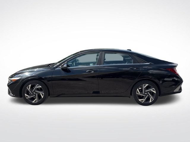 Used 2024 Hyundai Elantra Limited FWD image 2