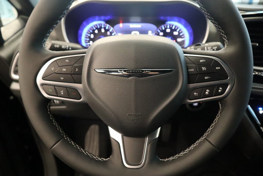 New 2026 Chrysler Pacifica Select image 5