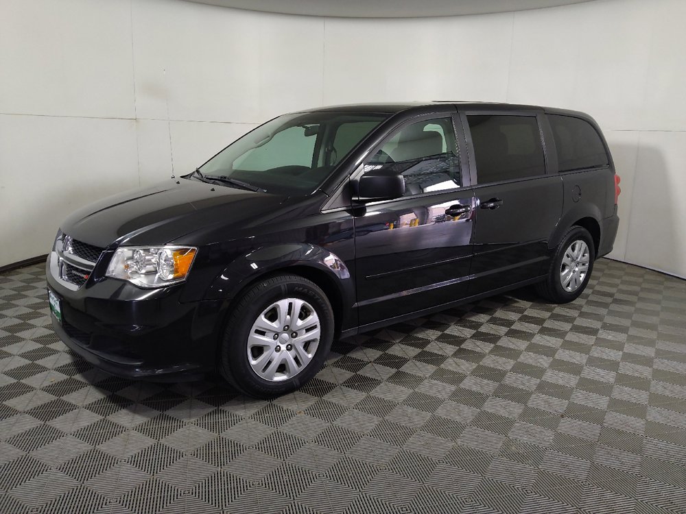 Used 2017 Dodge Grand Caravan SE FWD image 2
