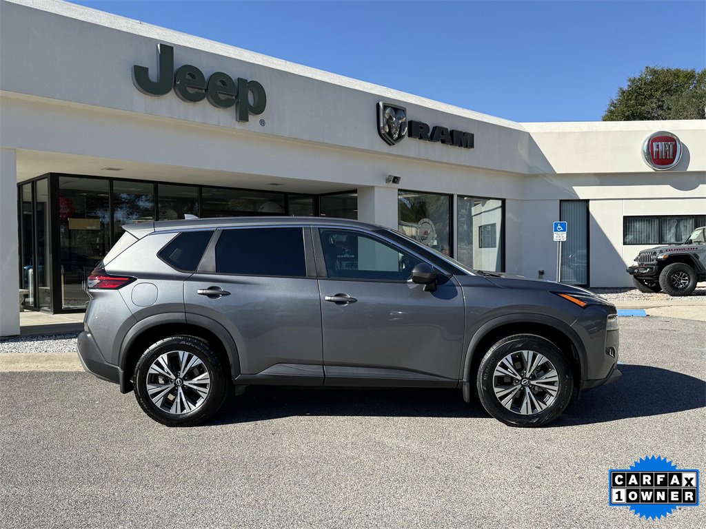 Used 2022 Nissan Rogue SV image 4