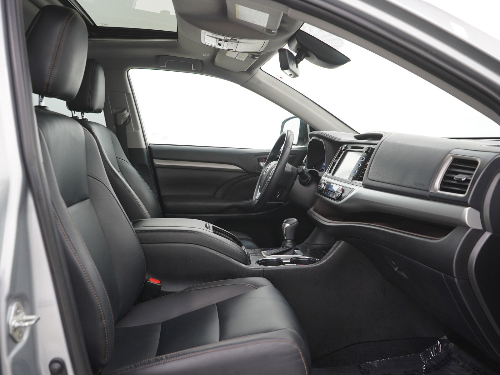 Used 2019 Toyota Highlander XLE AWD/4WD image 14