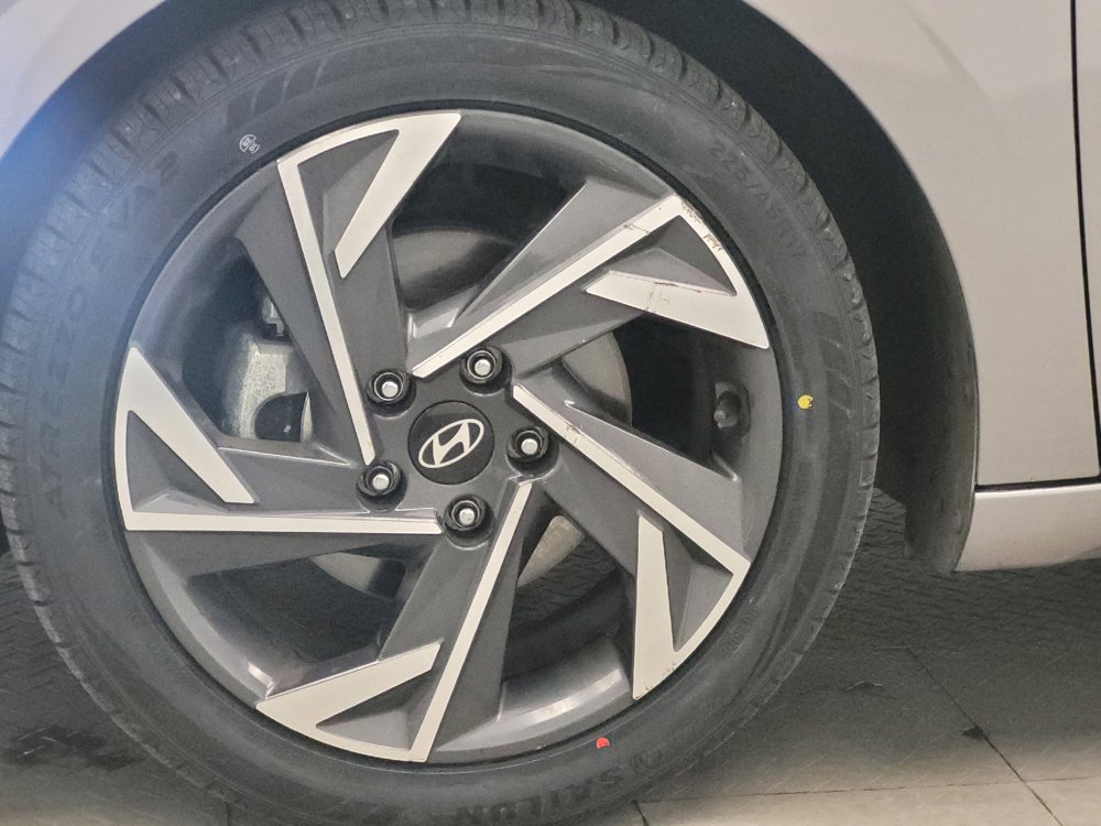Used 2025 Hyundai Elantra Sport FWD image 31