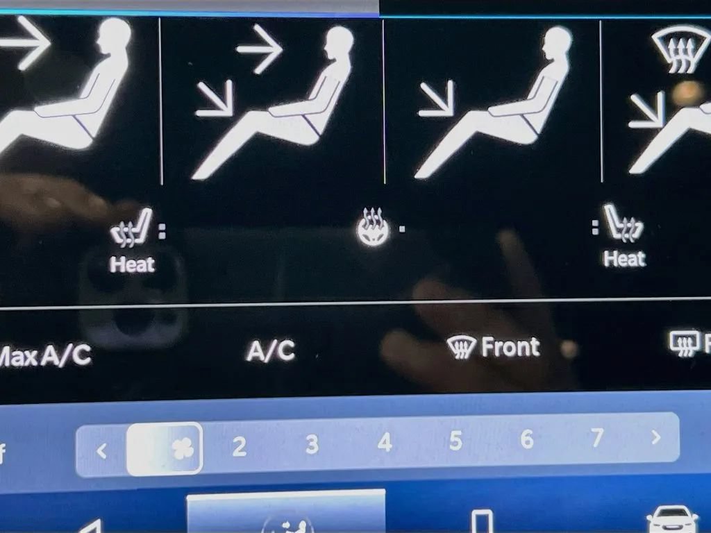 Used 2026 Chrysler Pacifica Select FWD image 20