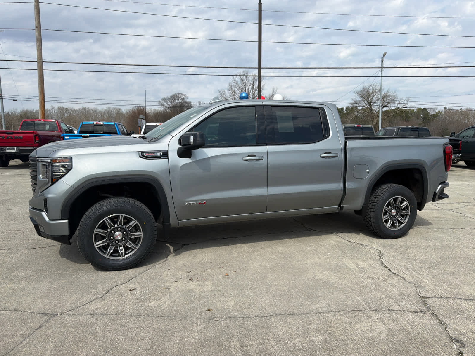 Used 2024 GMC Sierra 1500 AT4 w/ Technology Package AWD/4WD image 2
