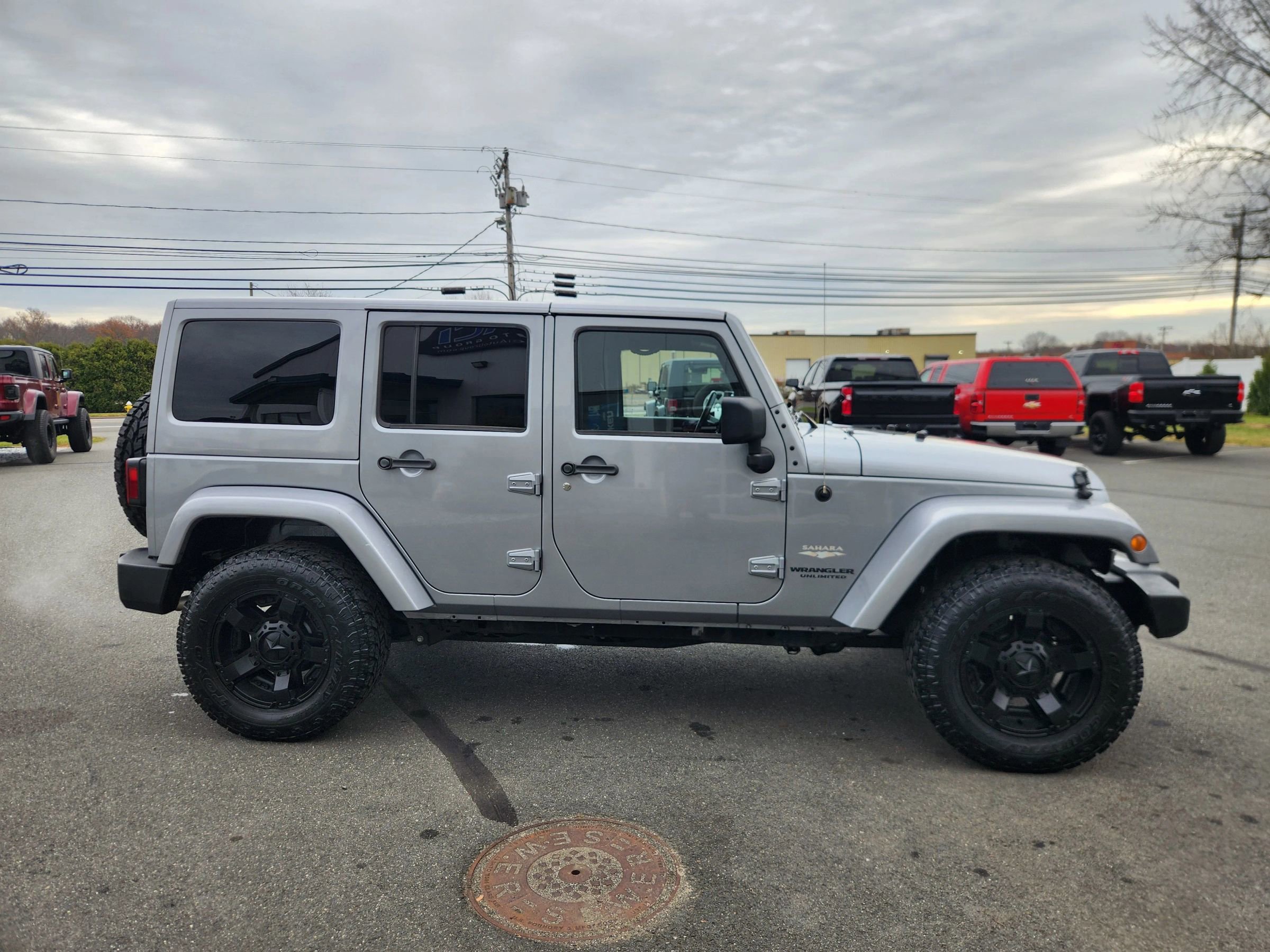 Used 2014 Jeep Wrangler Unlimited Sahara w/ Max Tow Package image 17
