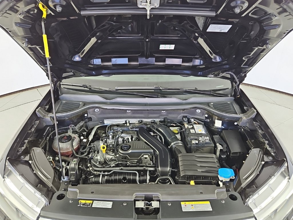Certified 2023 Volkswagen Taos SE FWD image 6