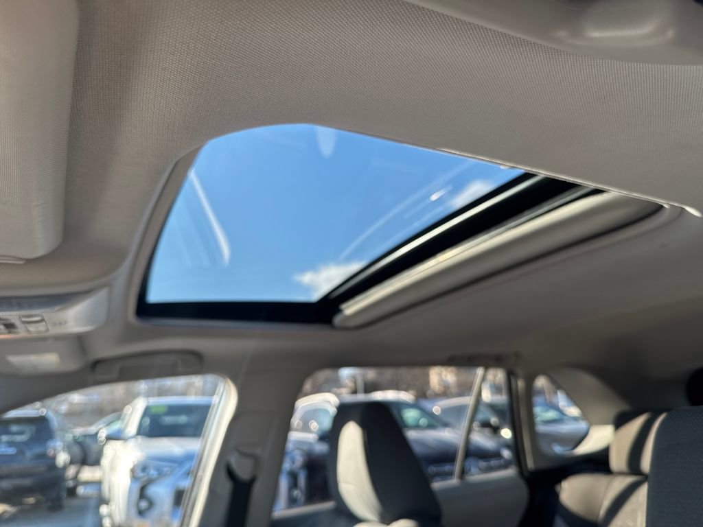 Used 2021 Toyota RAV4 XLE w/ Convenience Package image 17