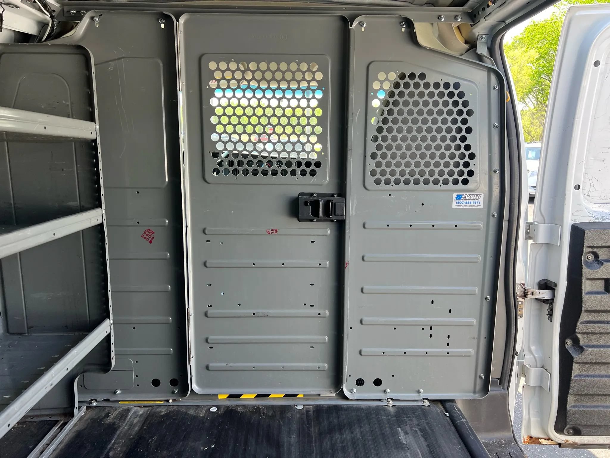 Used 2015 Chevrolet Express 2500 RWD image 20