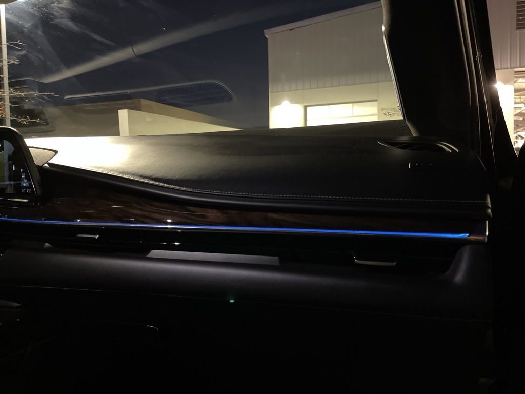 Used 2023 Cadillac Escalade ESV Premium Luxury Platinum image 15