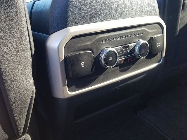 Used 2022 Ford Expedition Limited image 19