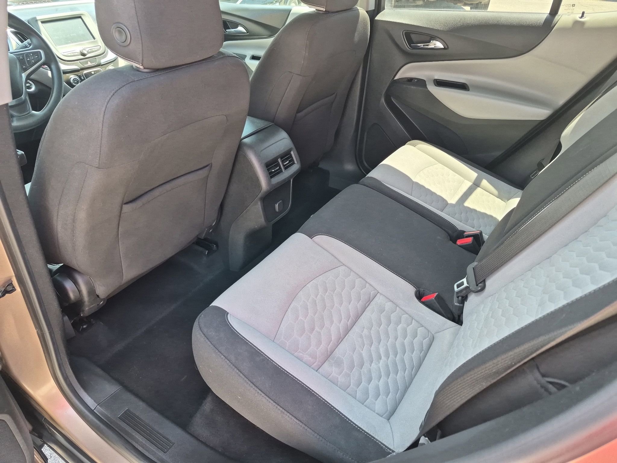 Used 2018 Chevrolet Equinox LS w/ LPO, Cargo Package FWD image 19
