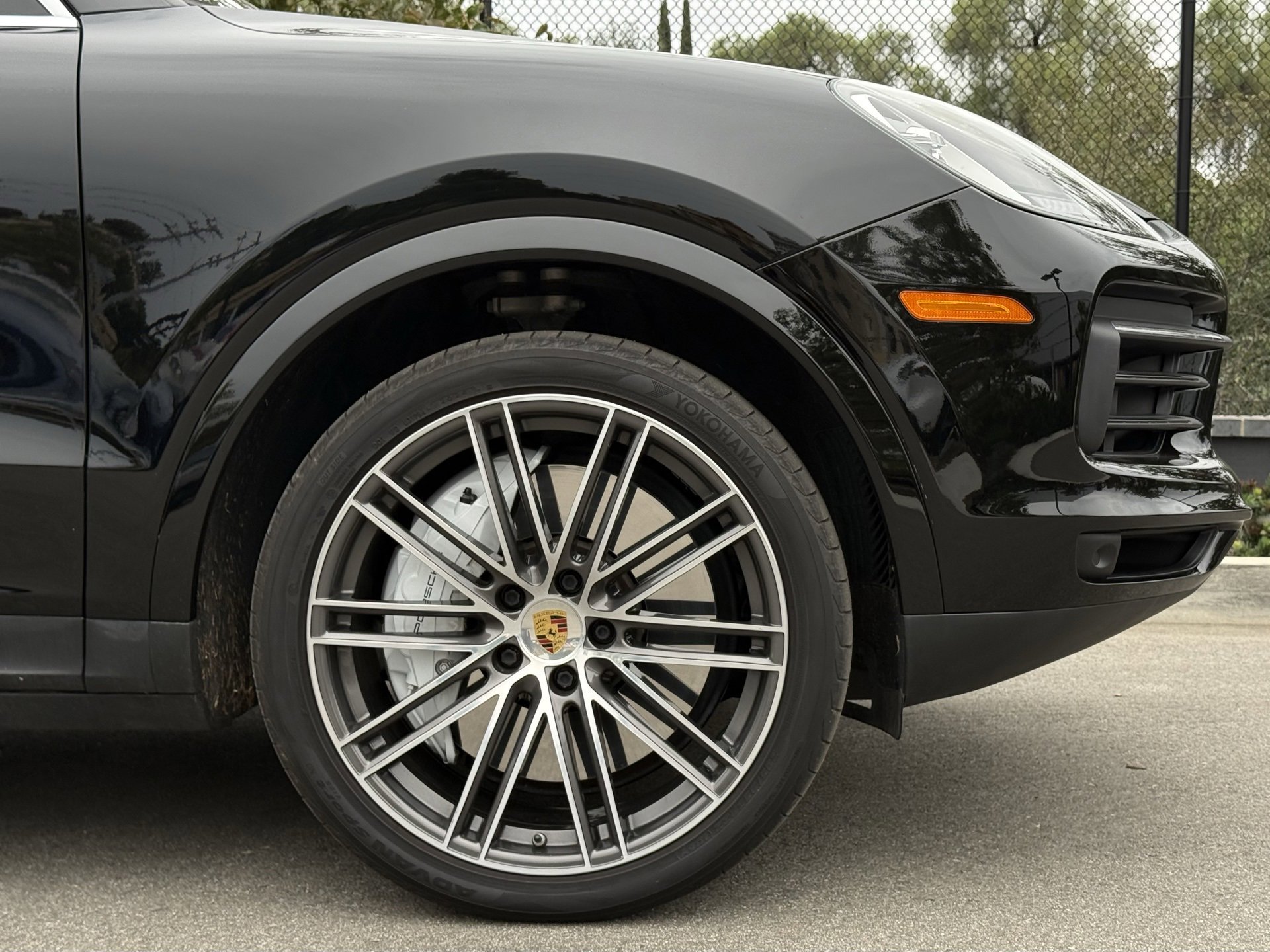 Certified 2022 Porsche Cayenne Platinum Edition image 12