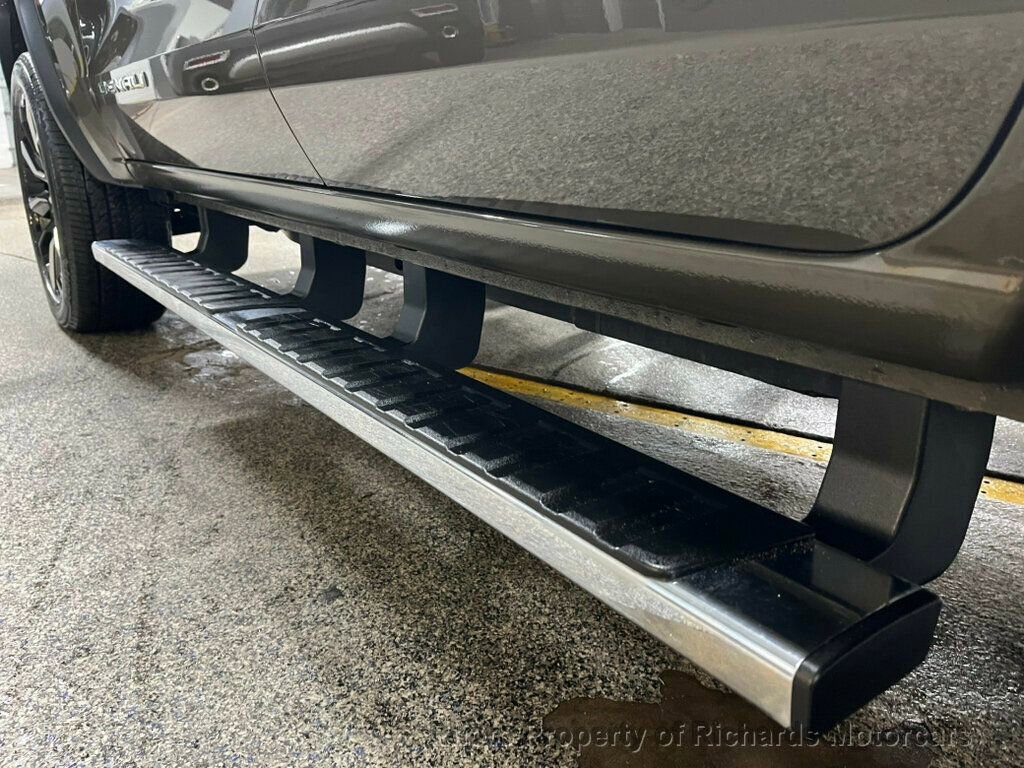 Used 2023 GMC Canyon Denali image 13