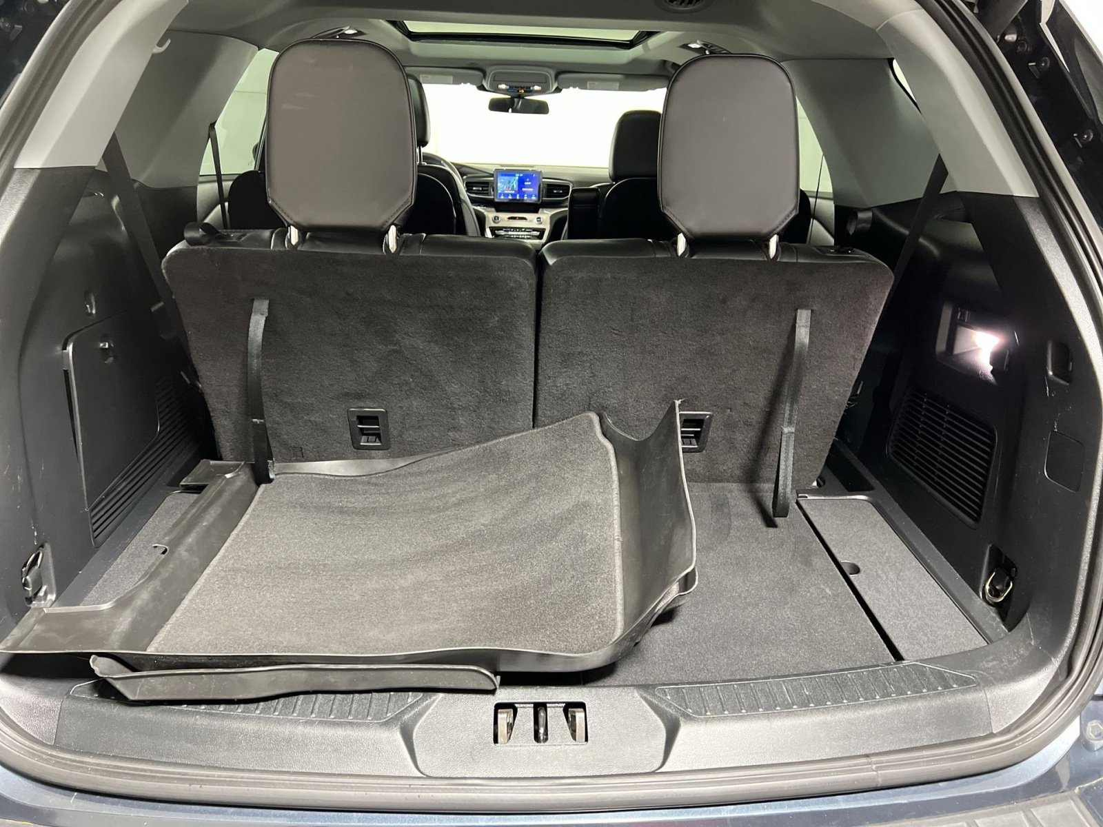 Used 2022 Ford Explorer XLT w/ Equipment Group 202A image 27