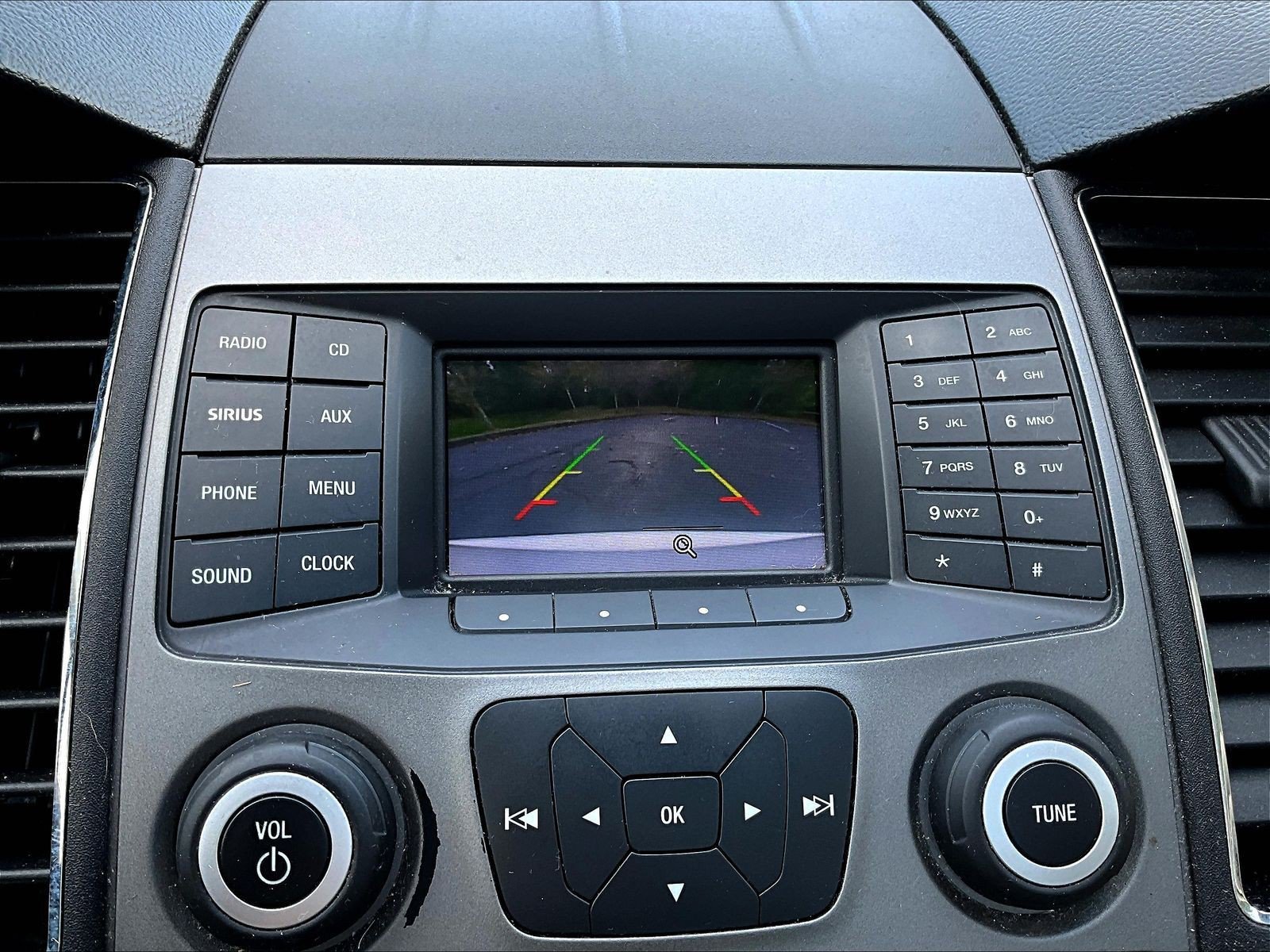 Used 2016 Ford Taurus SE FWD image 14