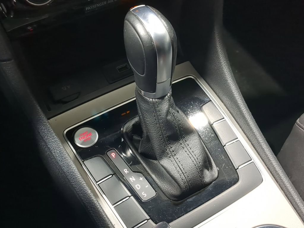 Used 2020 Volkswagen Passat 2.0T SE image 33