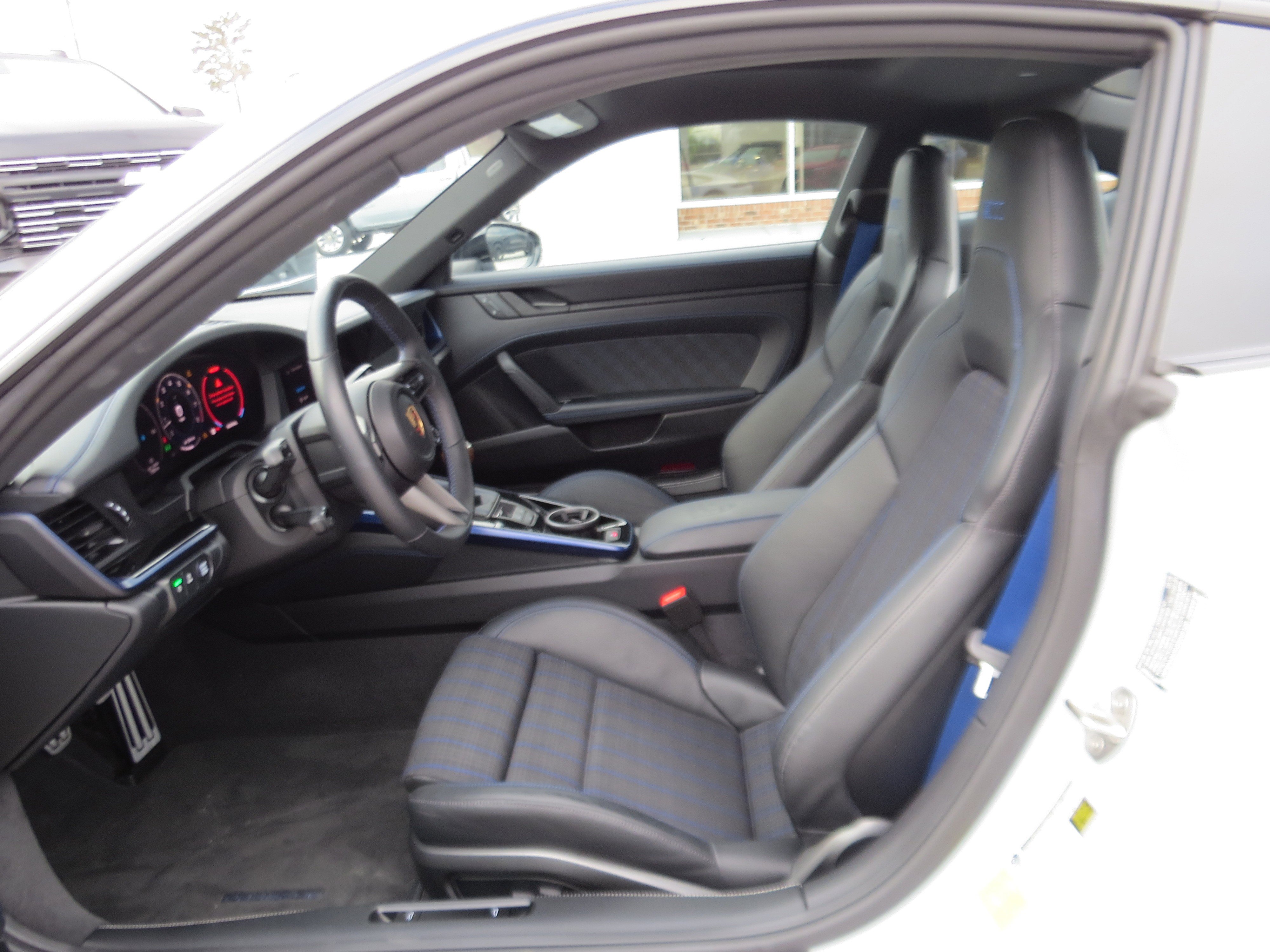 Used 2025 Porsche 911 Carrera T RWD image 17