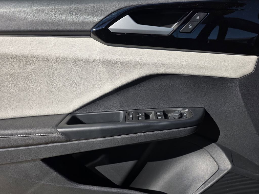 New 2026 Volkswagen Taos S image 16