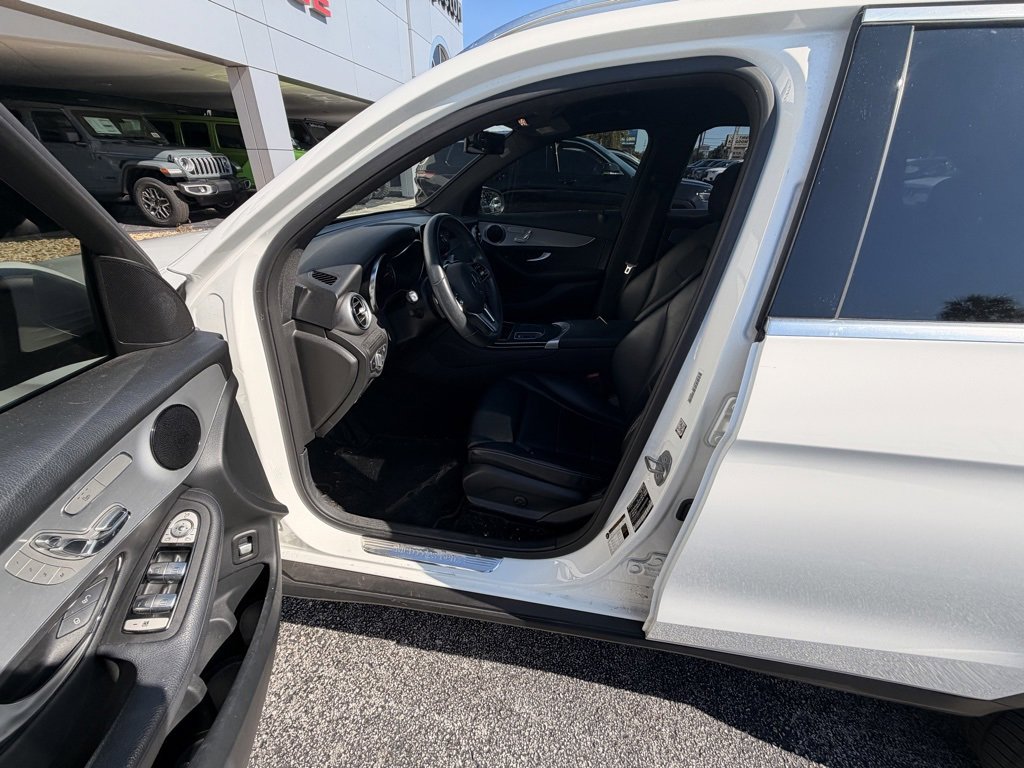 Used 2020 Mercedes-Benz GLC 300 image 11