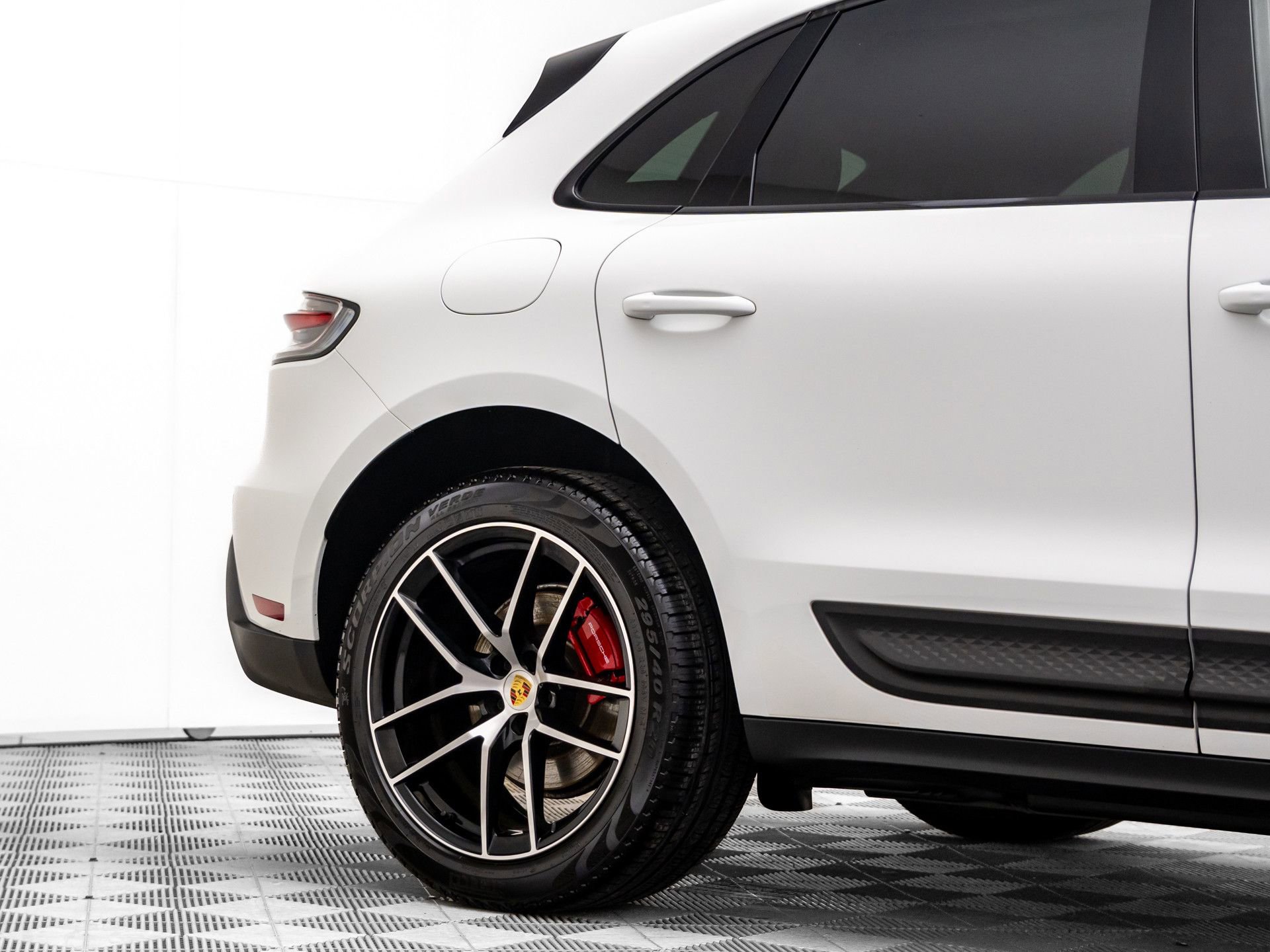 Certified 2023 Porsche Macan S image 33