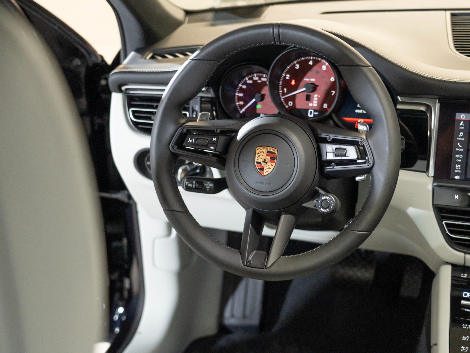 New 2026 Porsche Macan S AWD/4WD image 25