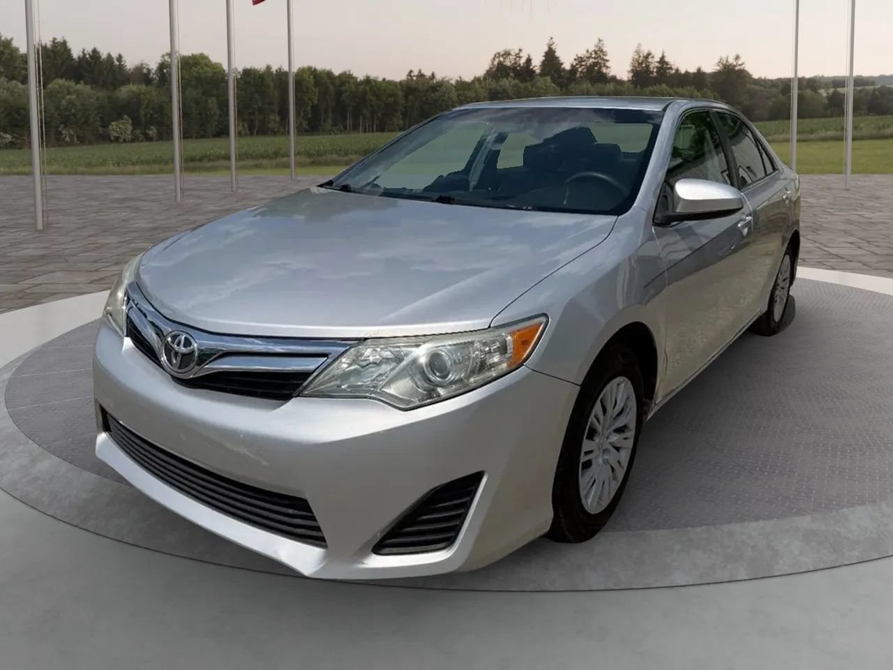 Used 2012 Toyota Camry LE FWD image 1