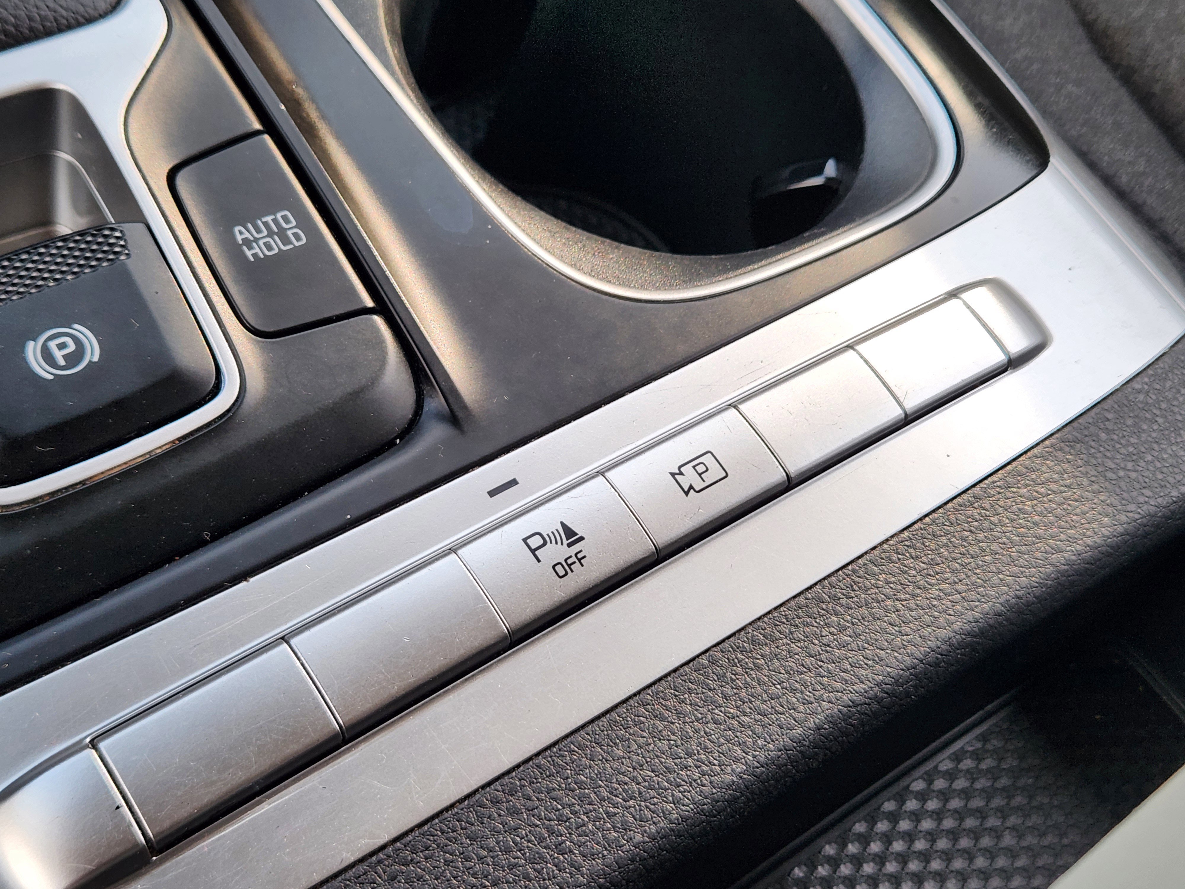 Used 2023 Kia Carnival LX image 16