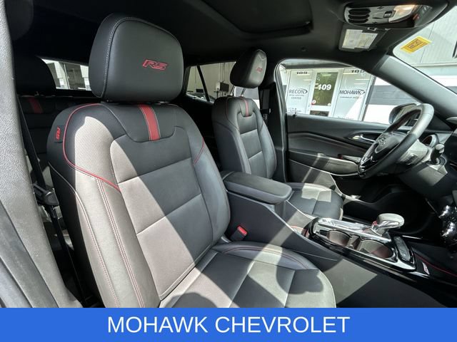 Used 2025 Chevrolet Trax RS w/ Sunroof Package FWD image 28