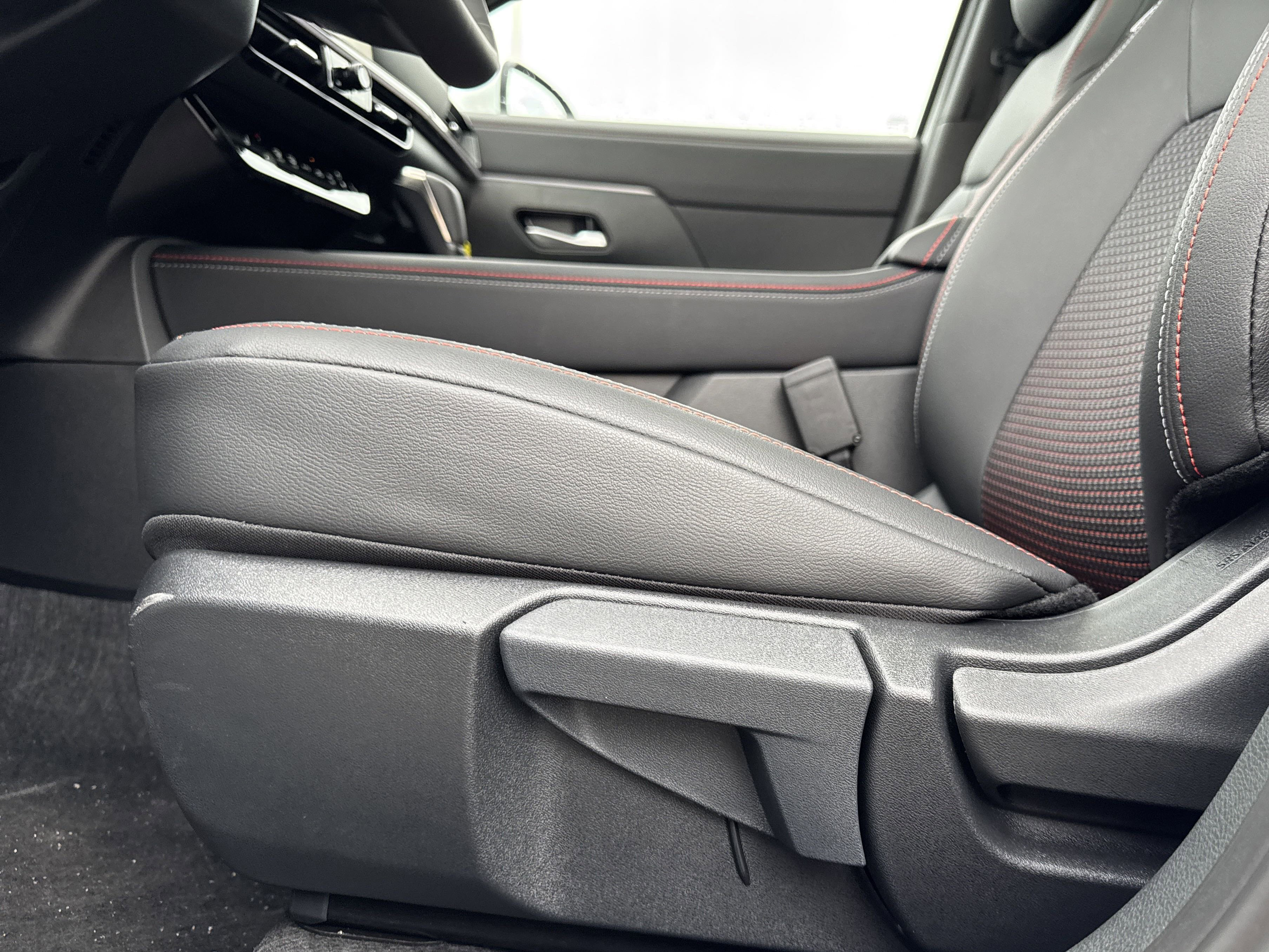 New 2025 Nissan Kicks SR w/ SR Premium Package image 11