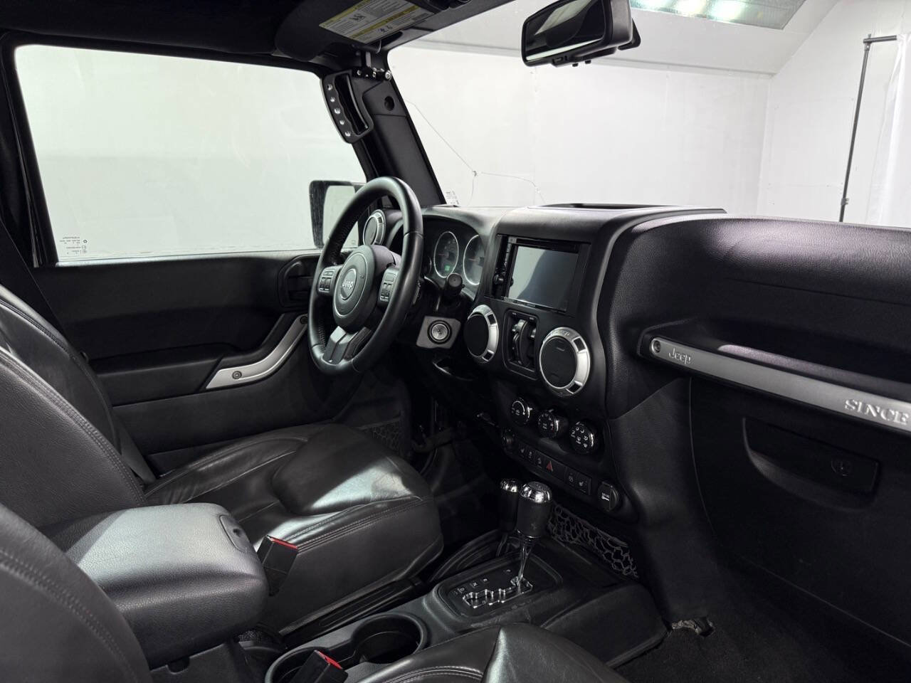 Used 2016 Jeep Wrangler Unlimited Rubicon w/ Max Tow Package image 23