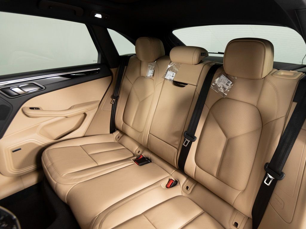 New 2026 Porsche Macan image 33